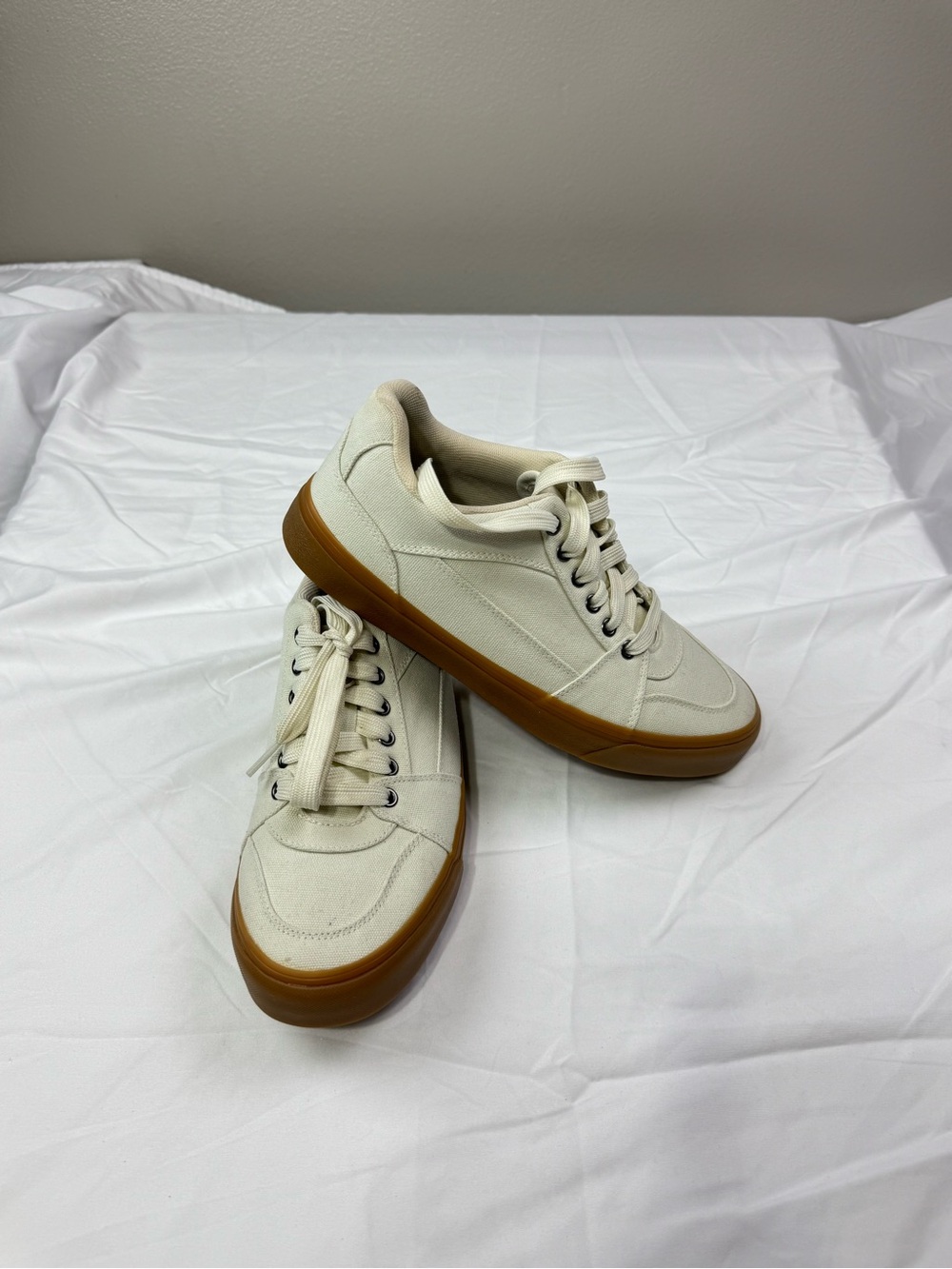 No Boundaries Cream Canvas Sneakers with Gum Sole